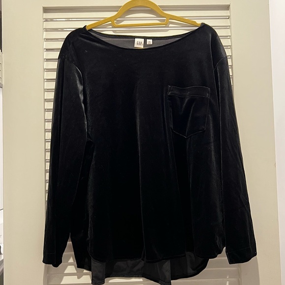 GAP Tops - NWOT GAP Long Sleeve Black Velvet Pocket Top XXL